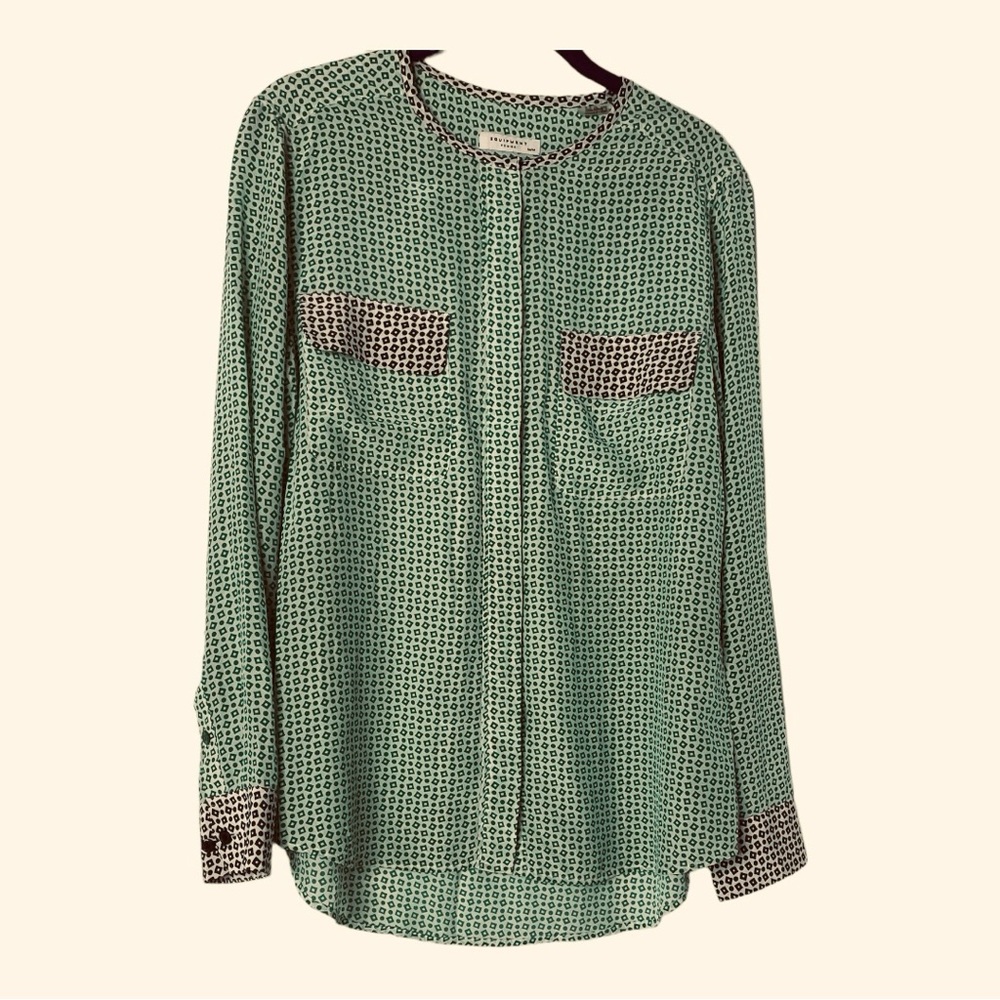 Equipment femme Silk Women’s Green Geometric Print Long Sleeve Button Sz M